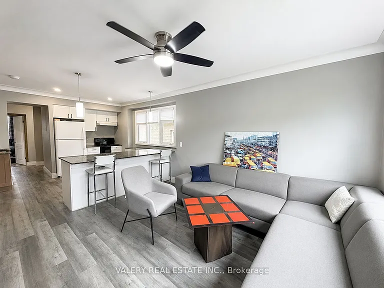 1102 Langlois Ave — Photo 7