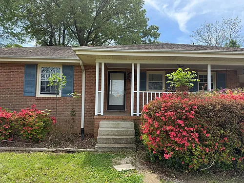 6111 W Friendly Ave Photo 1
