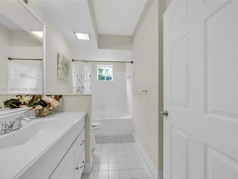17145 N Bay Rd #4304 — Photo 26