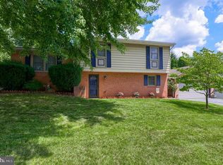 2845 Southwick Dr, Lancaster, PA 17601