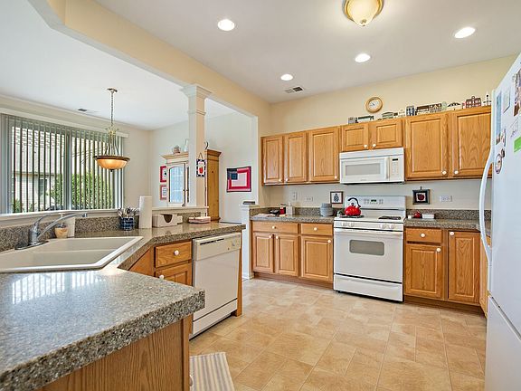 4th image of 11865 Bloomfield Dr