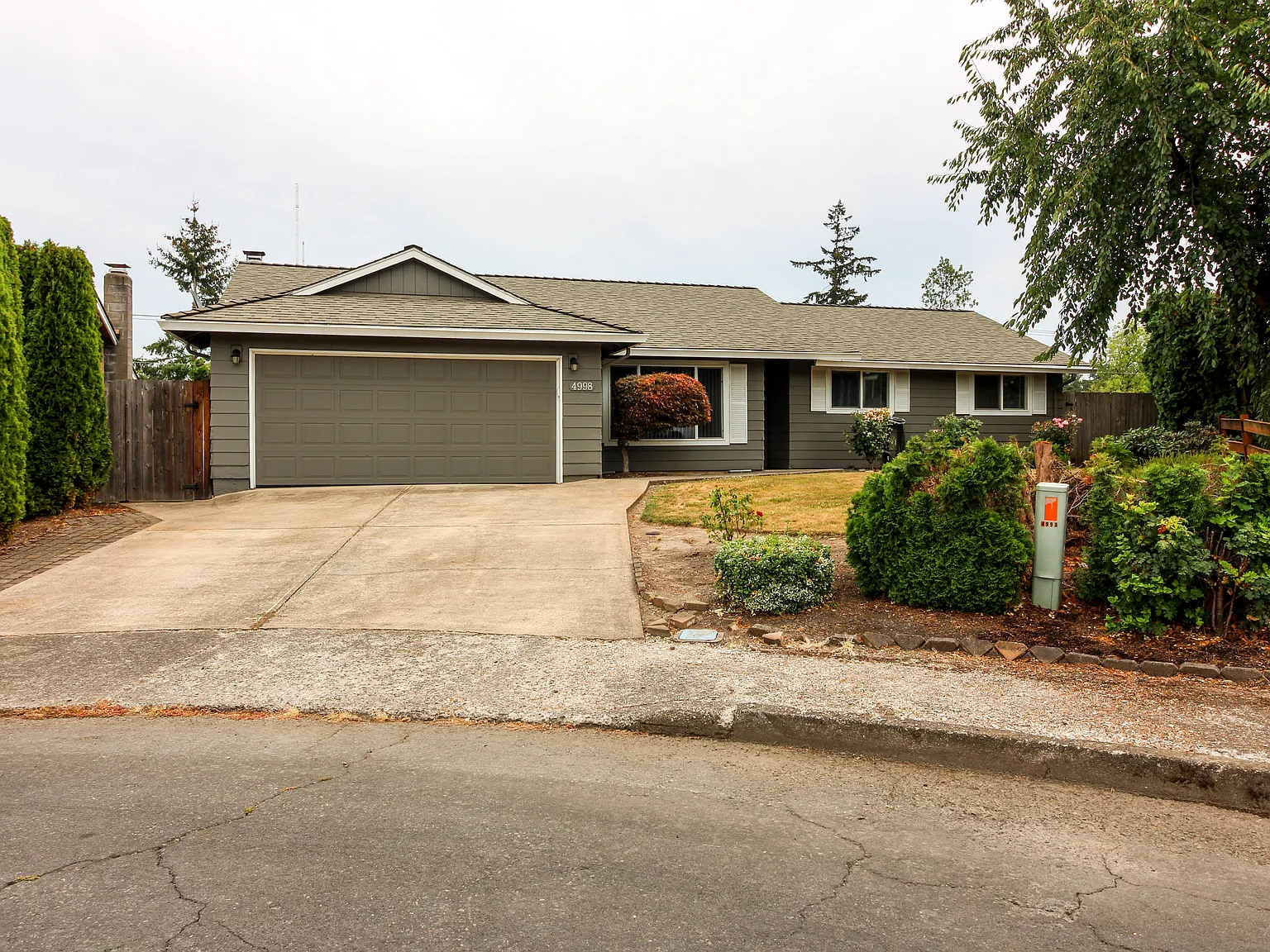 3 bed, 1356 sqft, $2,395 — Photo 1