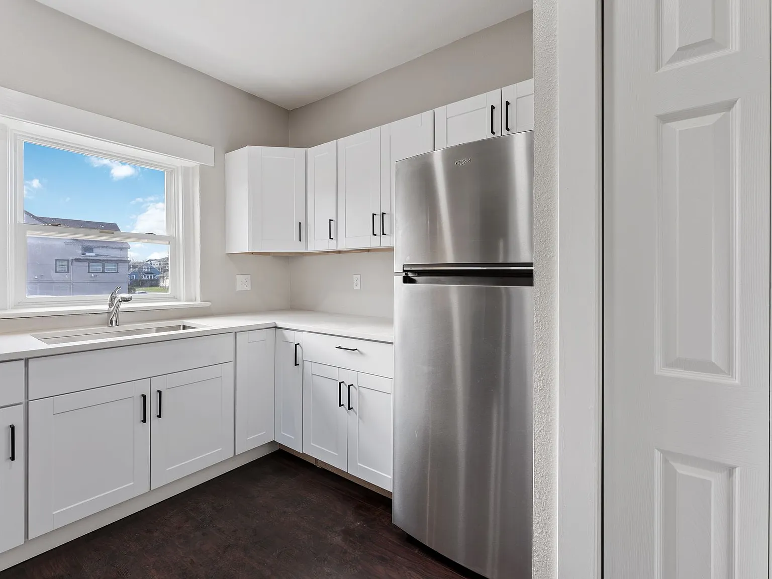 Bright & Large 2BR Apartment Available Now — Photo 4