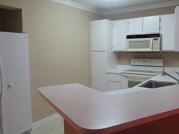 5th image of 643 Woodgate Ln