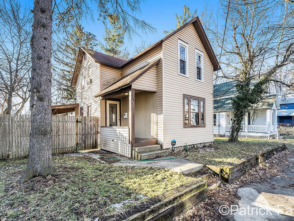 1st image of 741 Sinclair Ave NE