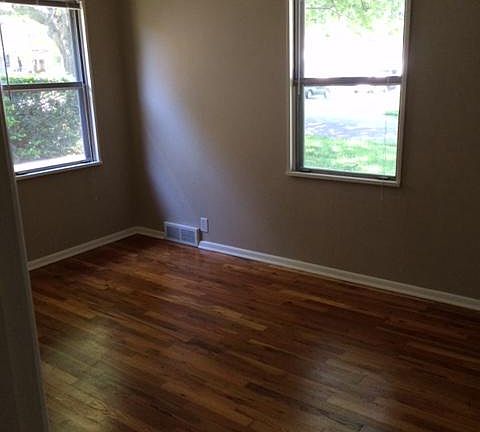 4th image of 2534 Scott Ave