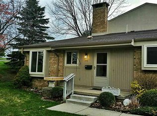 751 Oak Brook Ridge Dr, Rochester, MI 48307