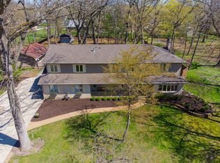 1605 Forest Dr, Glenview, IL 60025