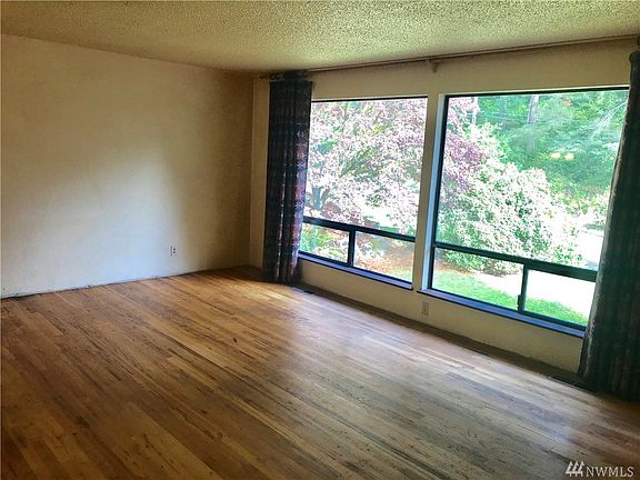 3rd image of 16909 26th Ave NE
