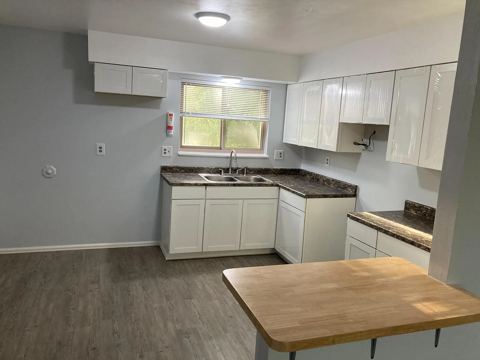 2 bed, 750 sqft, $1,225 — Photo 2