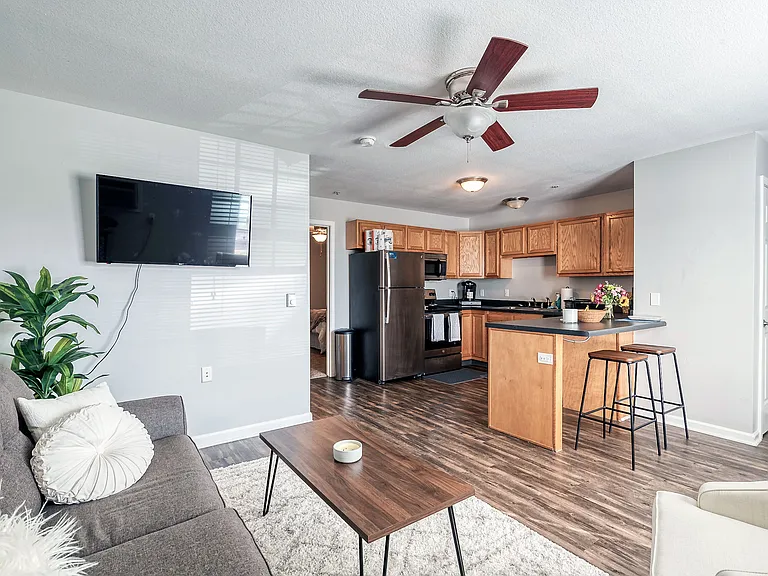 The Paddock Townhomes - Student Living Priced Per Room — Photo 9