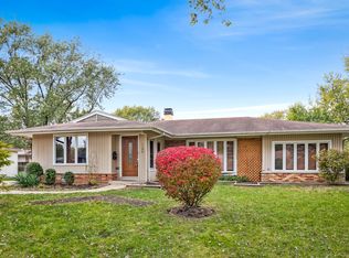1190 Warwick Ln, Elk Grove Village, IL 60007