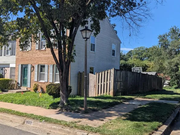 9601 Westport Ln, Burke, VA 22015