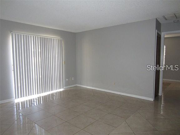 3rd image of 3131 Bloomingdale Villas Ct