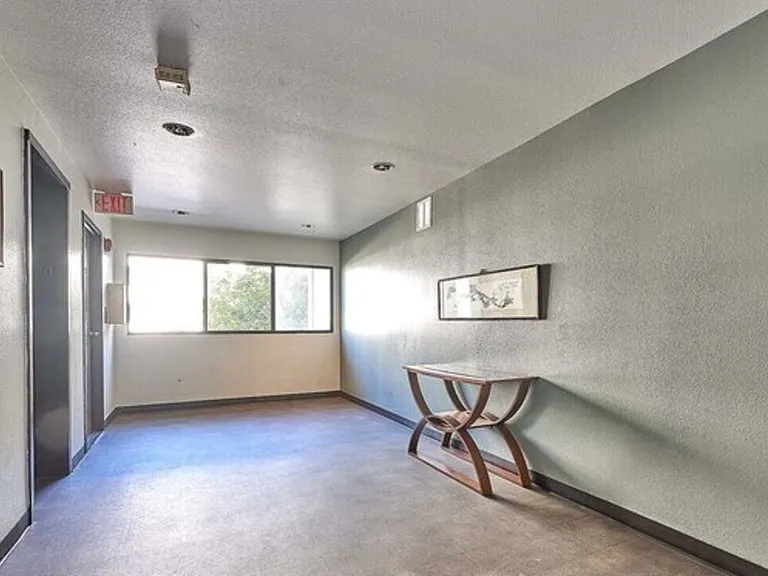 435 S Virgil Ave #113 — Photo 5