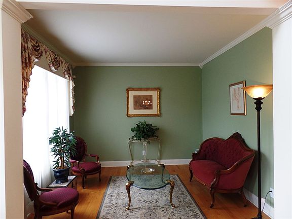 3rd image of 82 Shinnecock Hills Dr