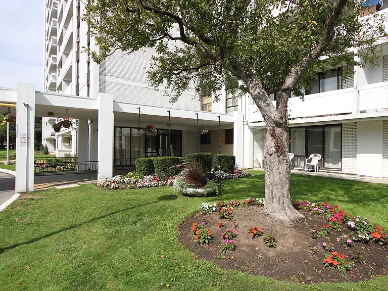 200 Gateway Blvd — Photo 12