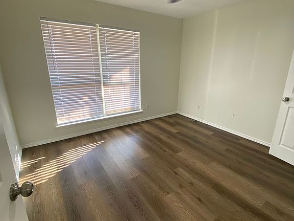5th image of 3811 Owen St