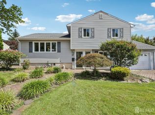 17 Aberdeen Ave, Iselin, NJ 08830