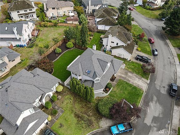 2nd image of 318 S 302nd Pl