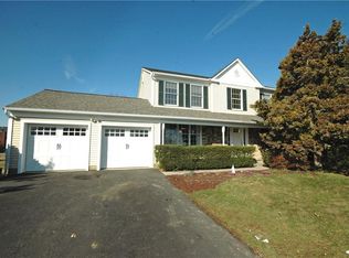 2 Petty Rd, Cranbury, NJ 08512