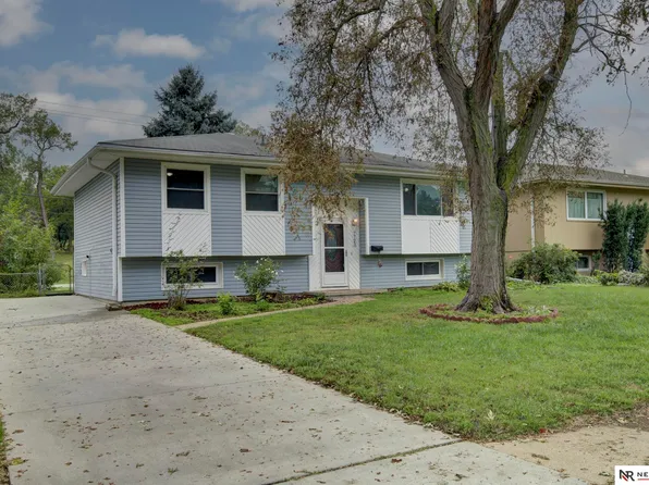 7723 Park View Blvd, Omaha, NE 68128