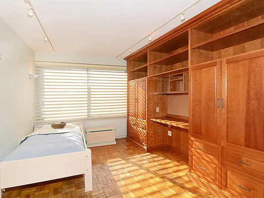 Sold by Robert E. Hill  | media 51