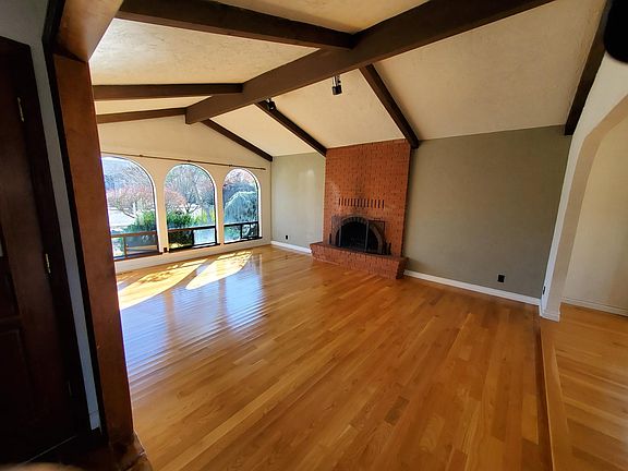 4th image of 580 Terrace Ave