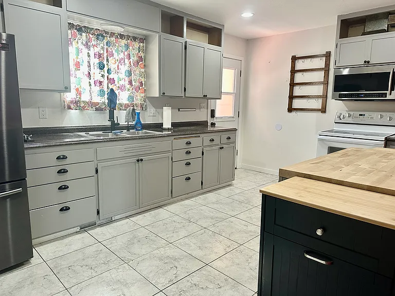 247 Riverside Dr — Photo 10