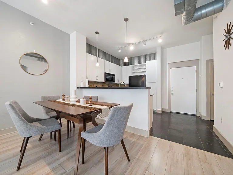 1901 Post Oak Blvd #2504 — Photo 7