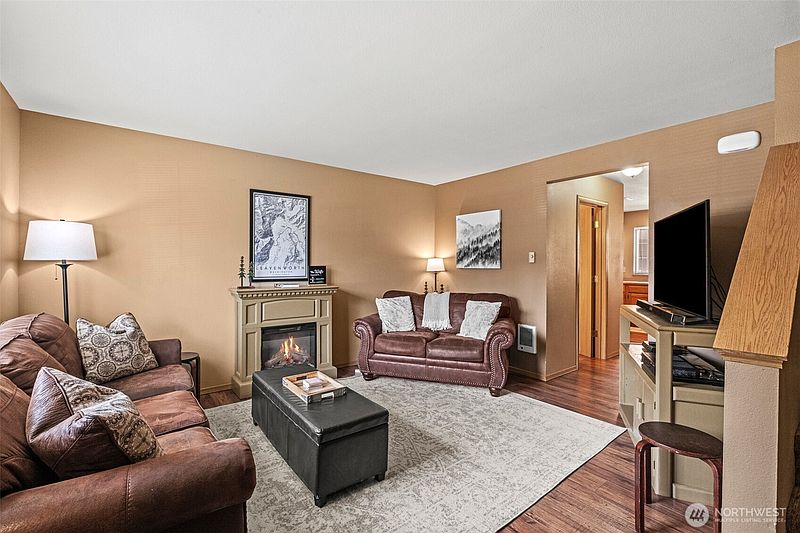 4th image of 475 Alpine Place #2