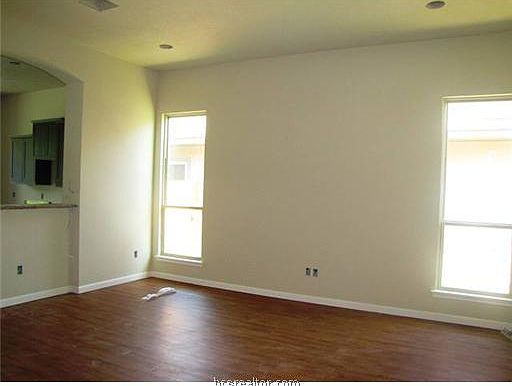 4th image of 15422 Baker