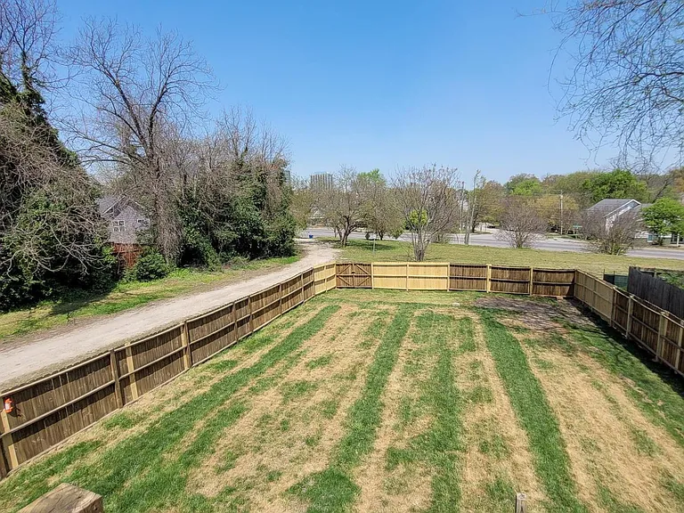 321 Bledsoe Ave — Photo 30