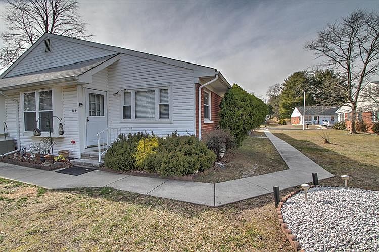 1st image of 17D Hancock Dr