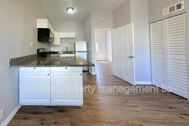 14125 Palm St #4 — Photo 8