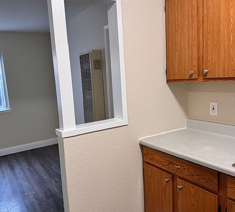 5th image of 428 Elliot St #8