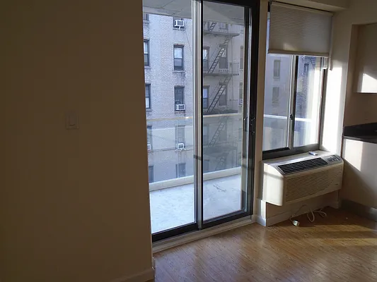 Rented by 18 REALTY | media 34