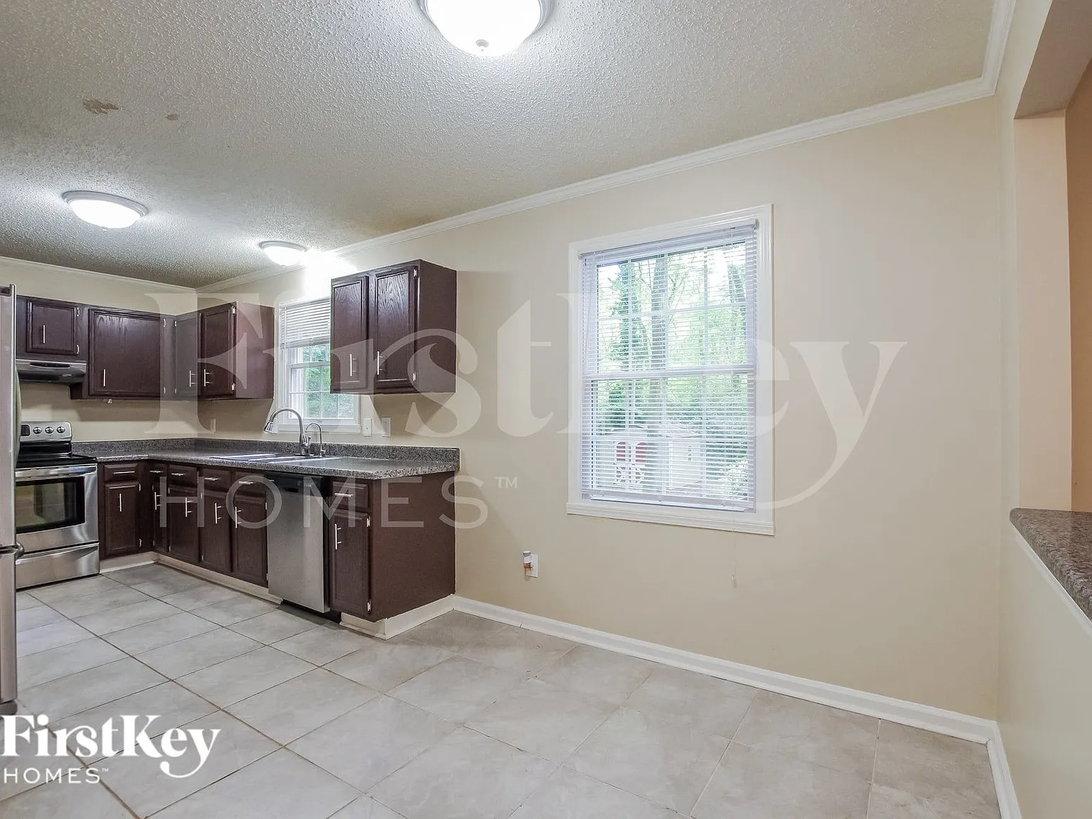 4 bed, 2.5 bath, 2096 sqft, $2,565 — Photo 3