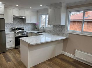 38 Vanevery St #1A, Toronto, ON M8V1Y6