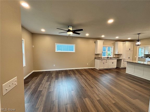 3rd image of 385 Thorn Way
