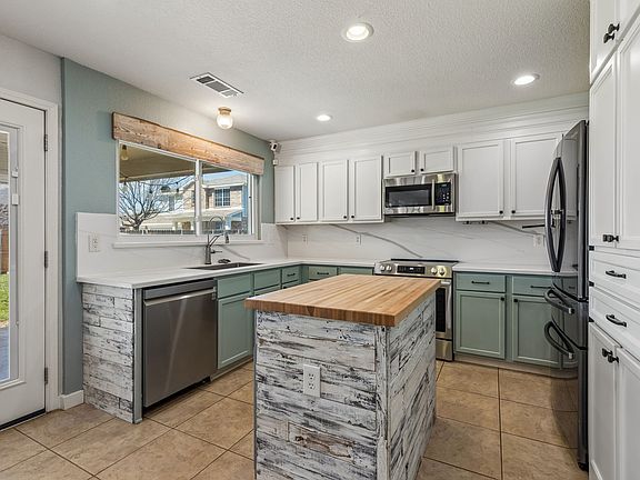 3rd image of 14037 Fontana Rd