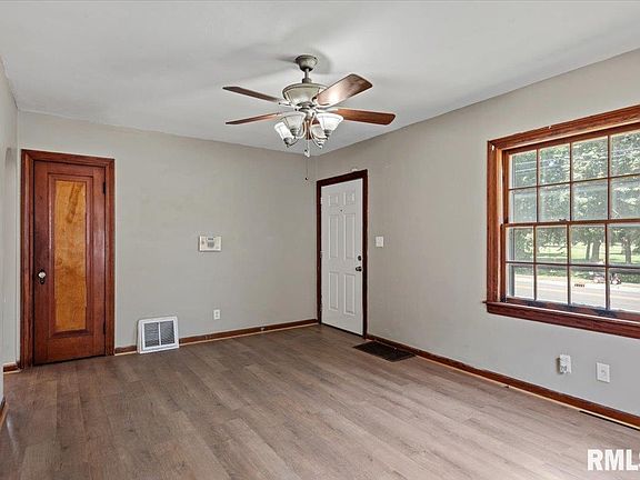 5th image of 1320 E Stanford Ave
