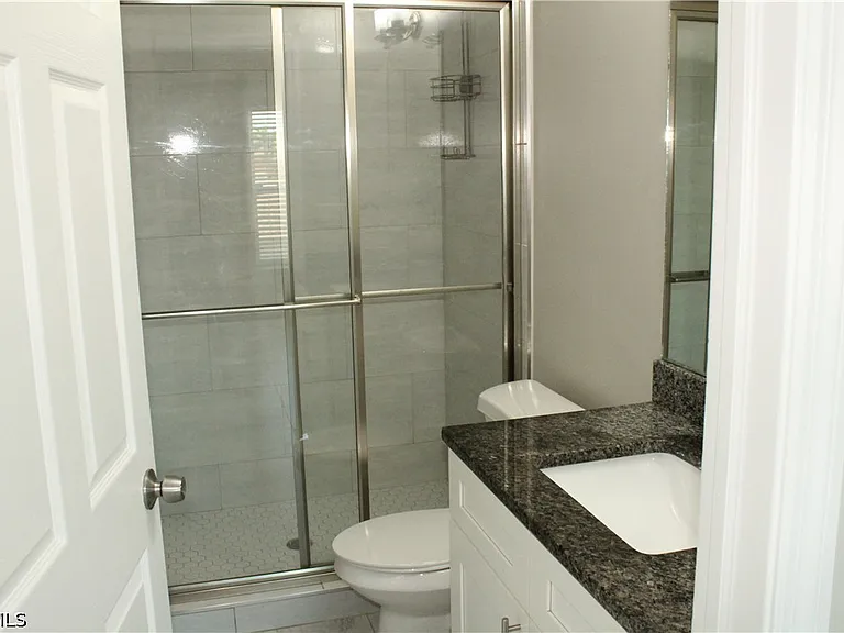 1110 SW 47th Ter #205 — Photo 10