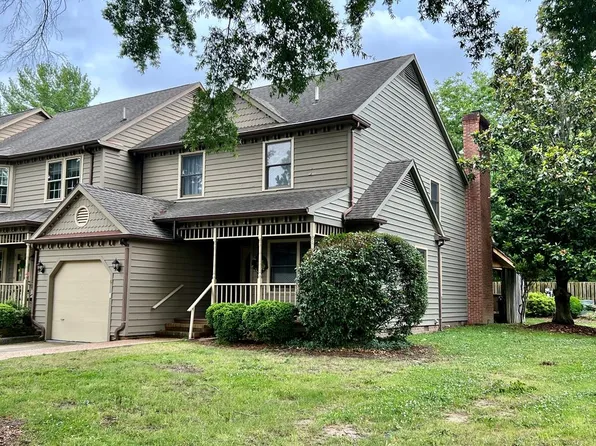 6 Heatherfield Ct, Kilmarnock, VA 22482