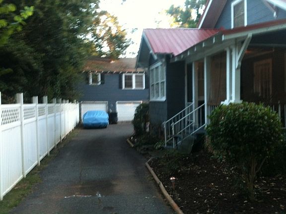 Side Drive/ 1 Bdrm Garage Apt