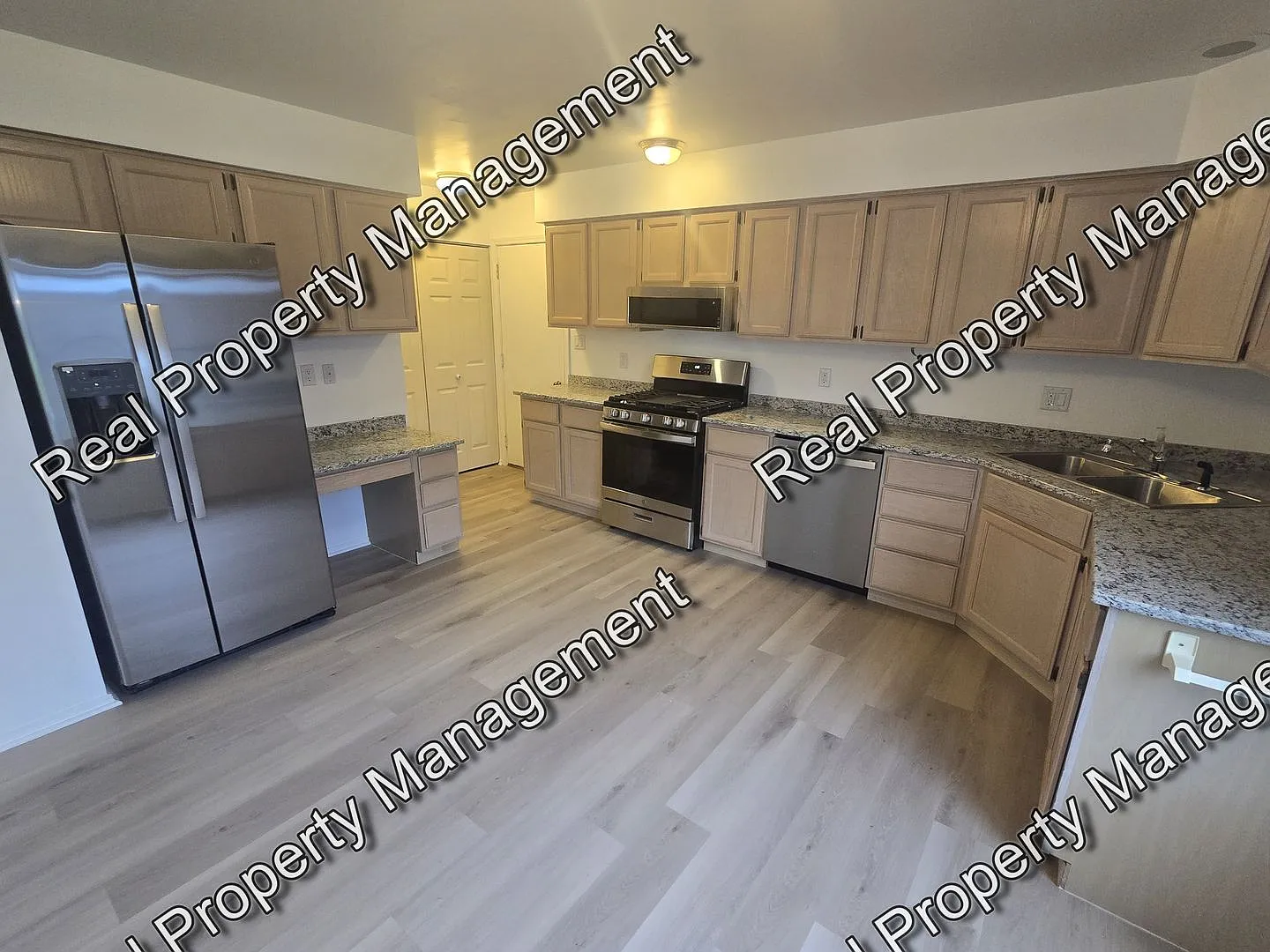Updated 2 Bedroom Townhome — Photo 4