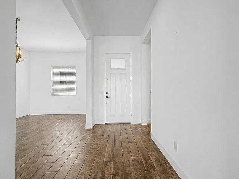 13103 N 174th Dr — Photo 9