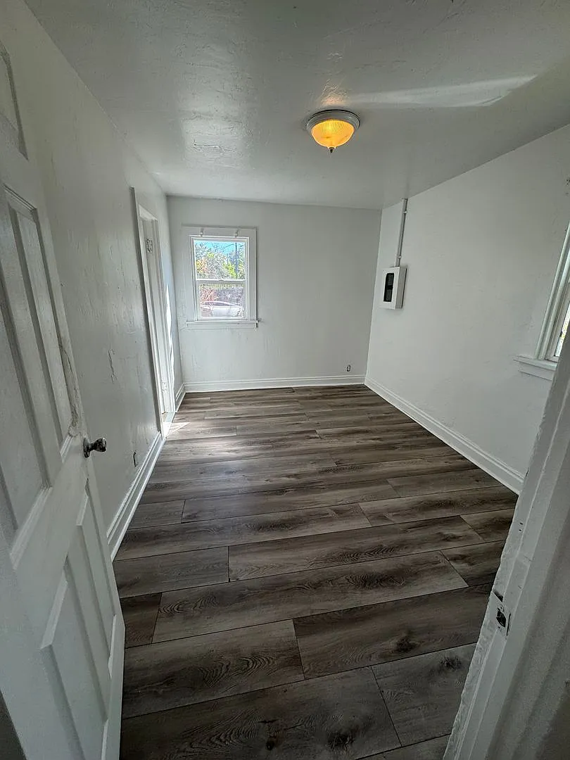 Adams 3211 — Photo 4