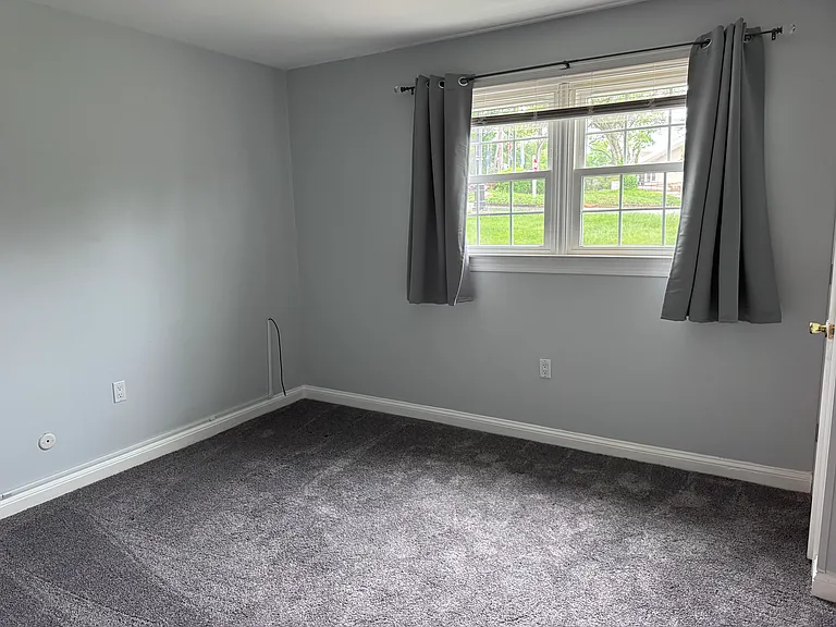 112 Yardley Cmns — Photo 17