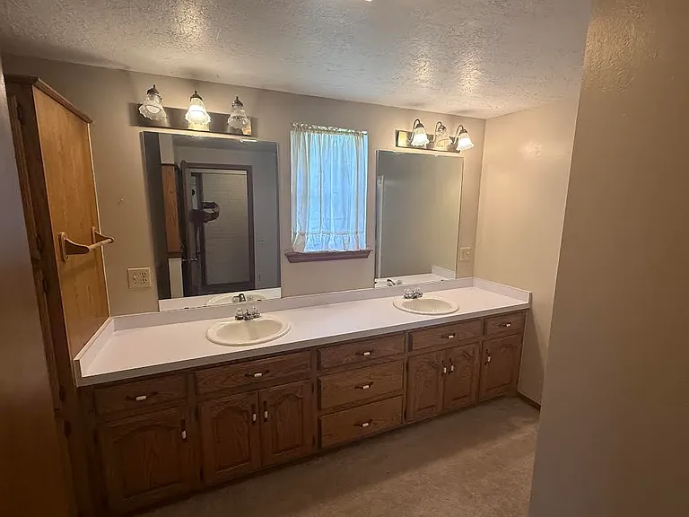 1708 W Walnut Ave — Photo 3